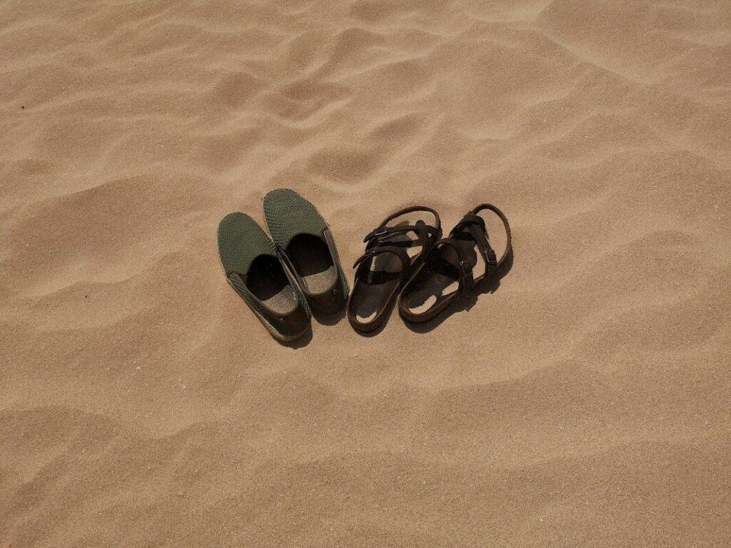 Schuhe im Sand